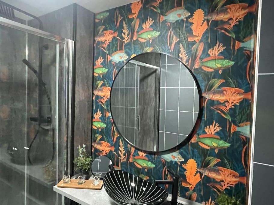 The Exclusive Jacuzzi Apartment Бирмингем Экстерьер фото