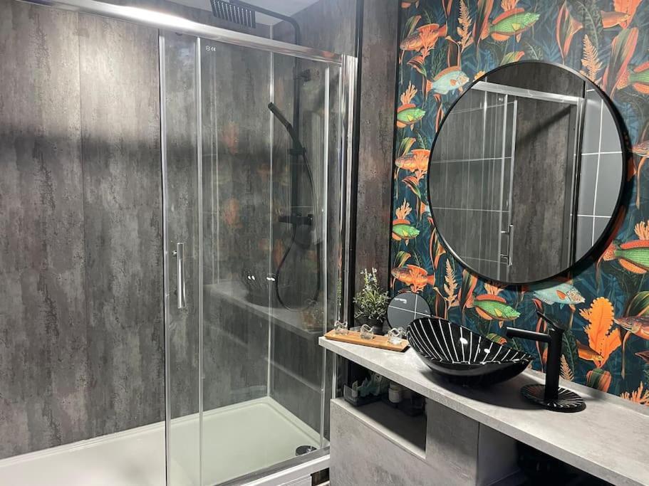 The Exclusive Jacuzzi Apartment Бирмингем Экстерьер фото